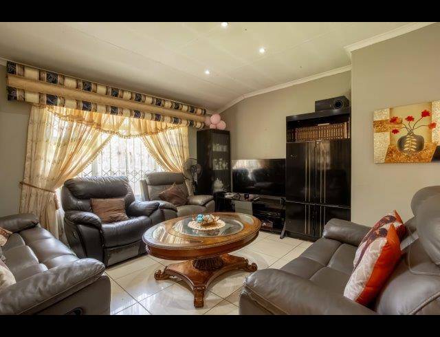 3 BEDROOM HOUSE FOR SALE IN SEA VIEW